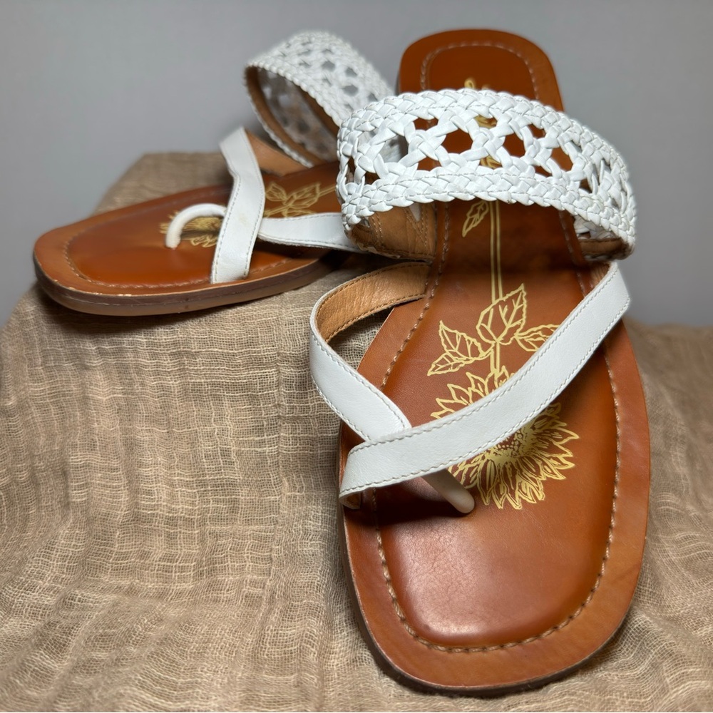 Lucky Brand White Cutout Toe Loop Sandals | Boho Flat Slides | Women’s 9